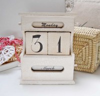 Vintage Style Desk Calendar